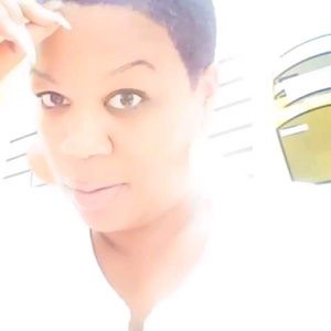 Meet your Posher, Adrienne